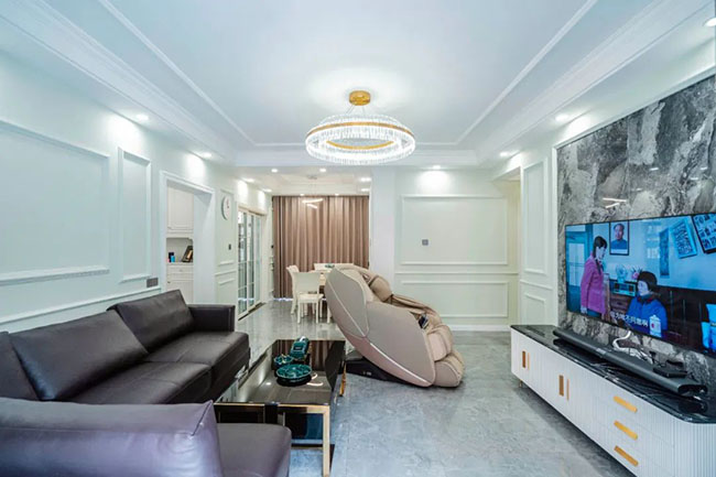 120㎡現(xiàn)代三居，飄窗與收納柜結(jié)合，打造實(shí)用起居臥室